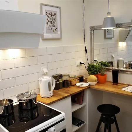 Metro Zabkowska - Convenience And Quality شقة